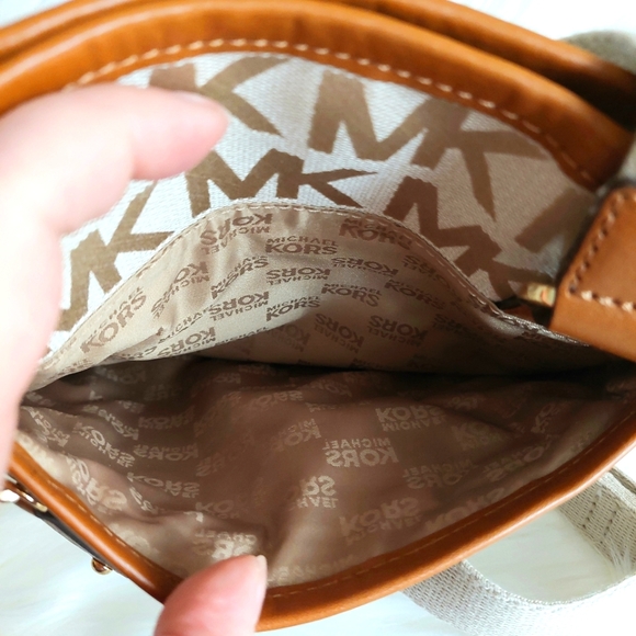 NWOT Michael Kors MK Signature Canvas Swing Pack - Picture 8 of 12